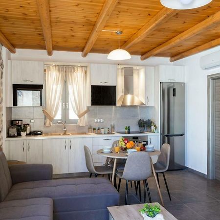 Marilena Natural Stone House, By Hellocrete Pigí エクステリア 写真