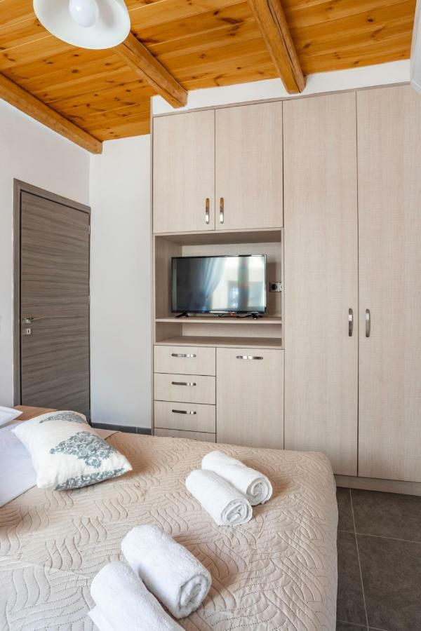 Marilena Natural Stone House, By Hellocrete Pigí エクステリア 写真